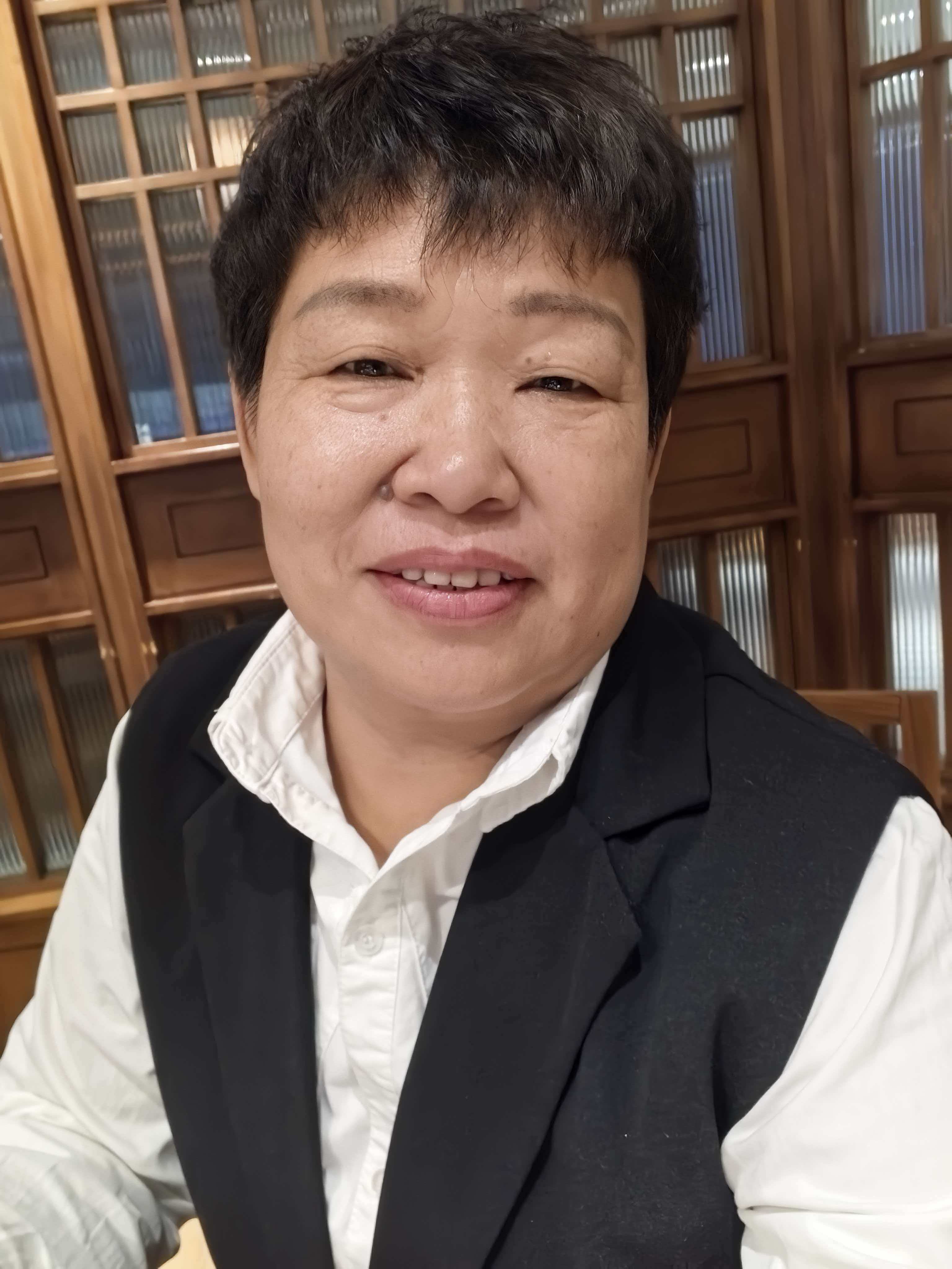 董事长张梦雪