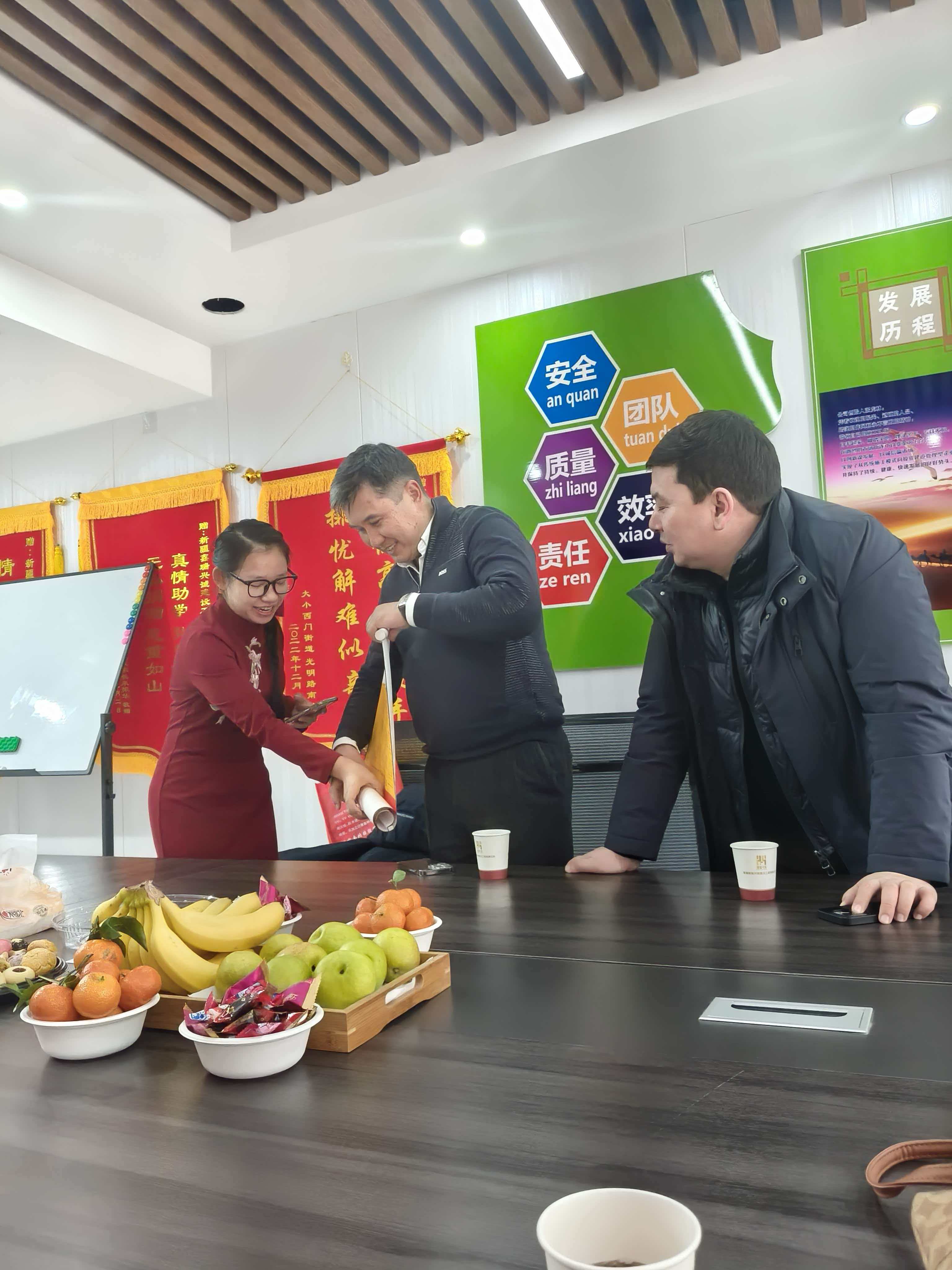 赠送新春礼品